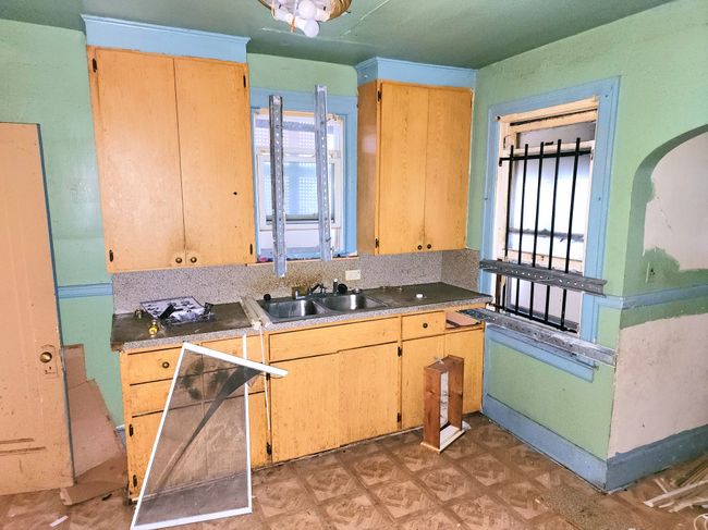 5953 Lakeview St, House other with 3 bedrooms, 2 bathrooms and null parking in Detroit MI | Image 5