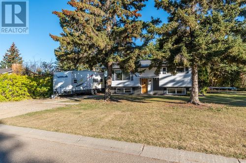 108 3rd Ave W, Neilburg, SK, S0M2C0 | Card Image