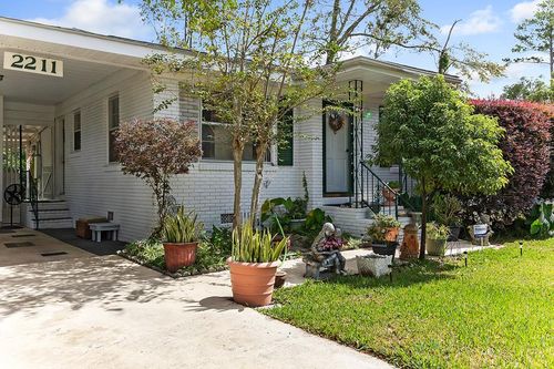 2211 Jerry Jones Dr, Valdosta, GA, 31602-2338 | Card Image