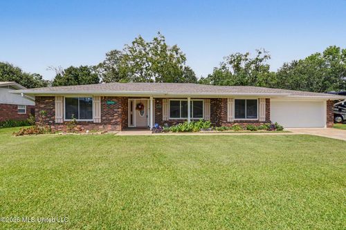 15290 Parkwood Dr N, Gulfport, MS, 39503-2555 | Card Image