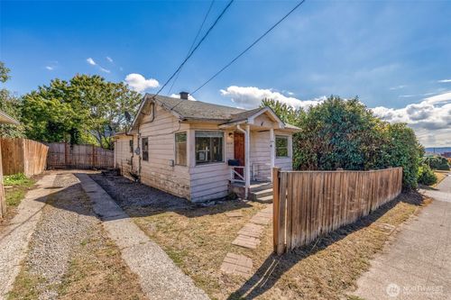 5208 15th Ave S, Seattle, WA, 98108-2339 | Card Image