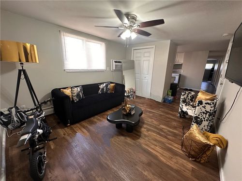 apt-4-1015 3rd Ave, Coraopolis, PA, 15108-1445 | Card Image