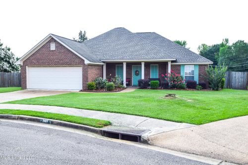 305 Peachtree St, Brandon, MS, 39042-7267 | Card Image
