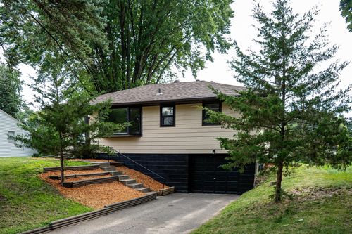 559 Granite Ave N, Oakdale, MN, 55128-6620 | Card Image