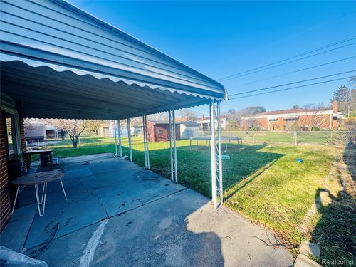 28142 Liberty Dr, Warren, MI, 48092-2585 | Card Image