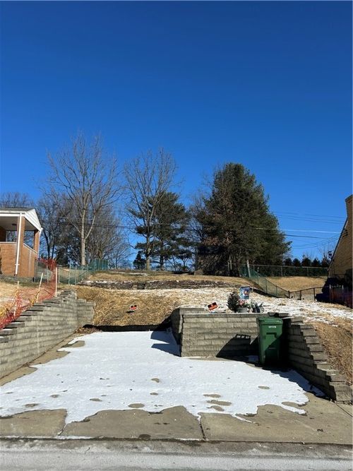 845 Corbett Dr, Castle Shannon, PA, 15234-1703 | Card Image