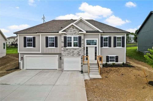 1022 Jasmine Dr, Liberty, MO, 64068-4508 | Card Image