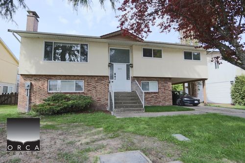 7411 Thormanby Crescent Crescent, Richmond, BC, V7C4G4 | Card Image