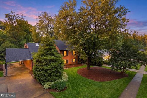 8805 Stark Rd, ANNANDALE, VA, 22003-3962 | Card Image
