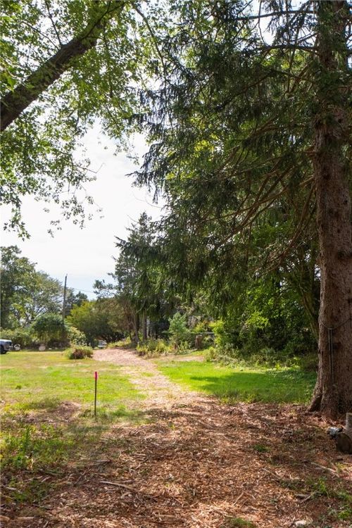 245 John Dyer Rd, Little Compton, RI, 02837-1920 | Card Image