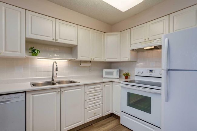 3414 - 3000 Millrise Pt Sw, Condo with 2 bedrooms, 2 bathrooms and 1 parking in Calgary AB | Image 6