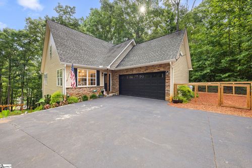 104 Benjamin Dr, Townville, SC, 29689-3400 | Card Image