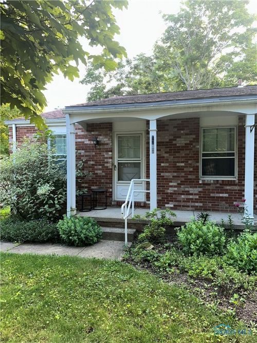 1390 Athena Dr, Kent, OH, 44240-4602 | Card Image