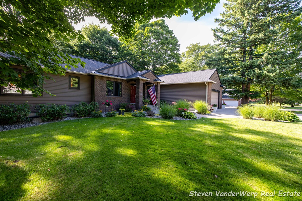 Fox Ridge Ct, Grand Haven, MI 49417
