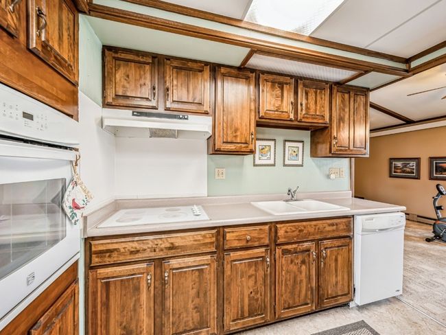 301 1 St St, House other with 3 bedrooms, 4 bathrooms and null parking in Shellsburg IA | Image 10