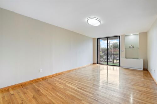 apt-2-71 164th St, Fresh Meadows, NY, 11365-4517 | Card Image