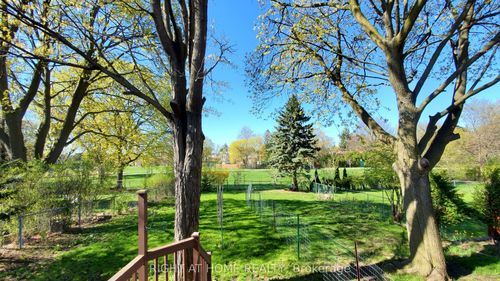 2-169 Yorkview Dr, North York, ON, M2R1K2 | Card Image