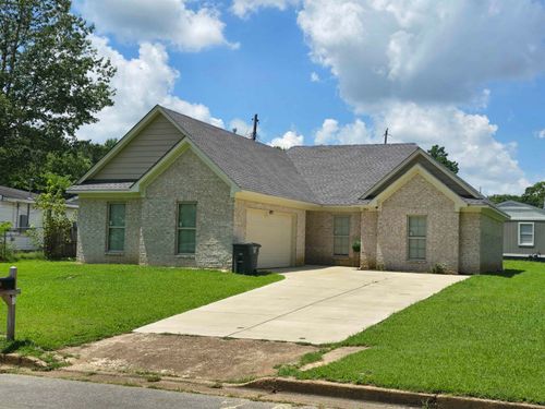 384 Mcfarland Dr, Memphis, TN, 38109-7042 | Card Image