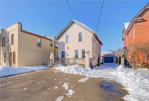 88 Wellington St N, Kitchener, ON, N2H5J8 | Card Image