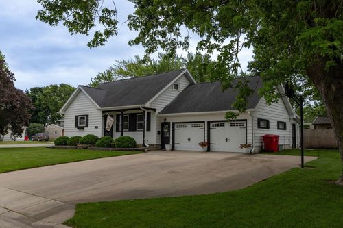 402 7th St Se, Stewartville, MN, 55976-1428 | Card Image