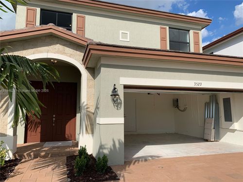 3523 W 105th Pl, Hialeah, FL, 33018-1248 | Card Image