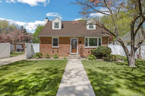 633 Stowe Ave, North Baldwin, NY, 11510-1704 | Card Image