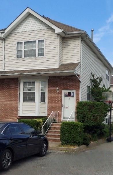 College Ct, Staten Island, NY 10302