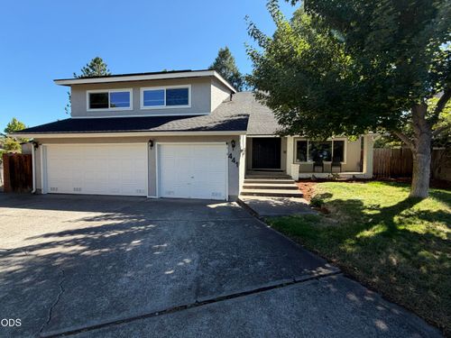 441 Silverado Cir, Medford, OR, 97504-8167 | Card Image