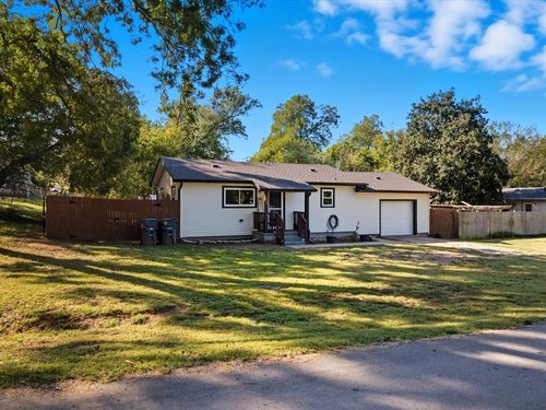 210 E Boomer St, Lexington, OK, 73051-8640 | Card Image