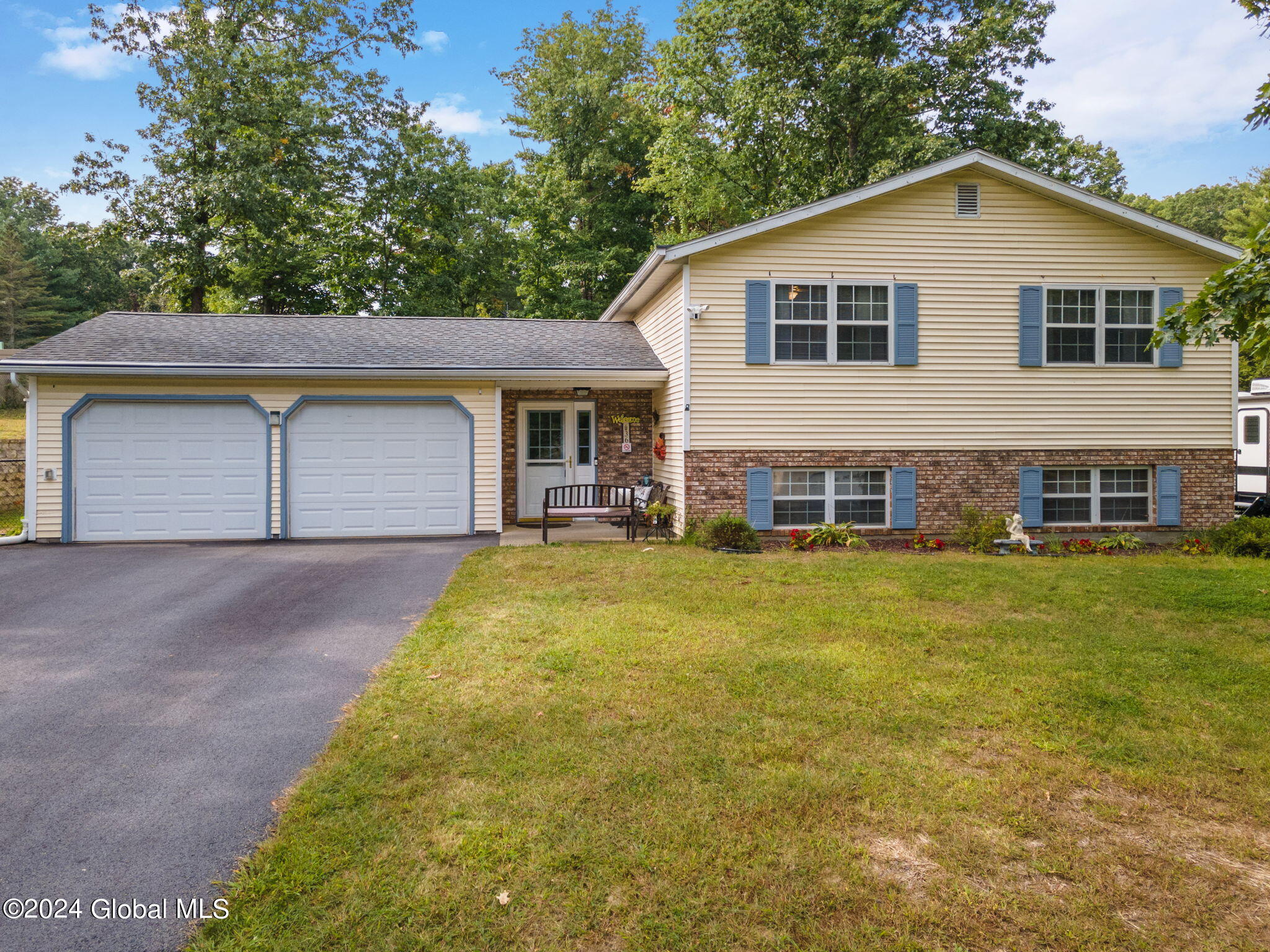 Pinehollow Dr, Ballston Spa, NY 12020