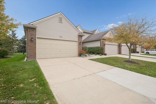 135 Newberry Ln, Howell, MI, 48843-9567 | Card Image