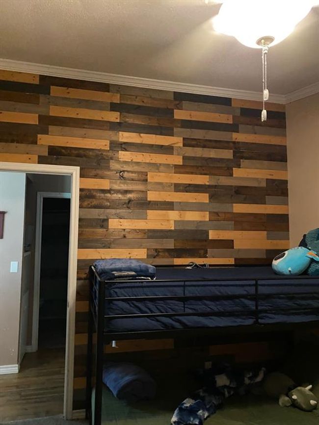 Wood Wall in Bedroom 2 | Image 16