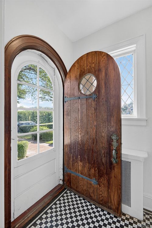 12 Bogart Ave, Port Washington, NY, 11050-4030 | Card Image