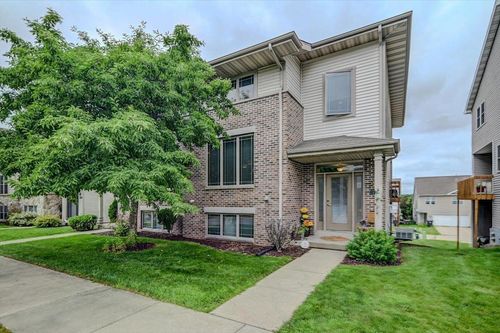 8135-8133-8135 Broadmoor St, MADISON, WI, 53719-4465 | Card Image