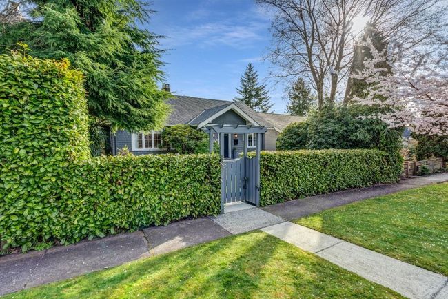 3322 W 38 Th Avenue, House other with 5 bedrooms, 3 bathrooms and 2 parking in Vancouver BC | Image 2