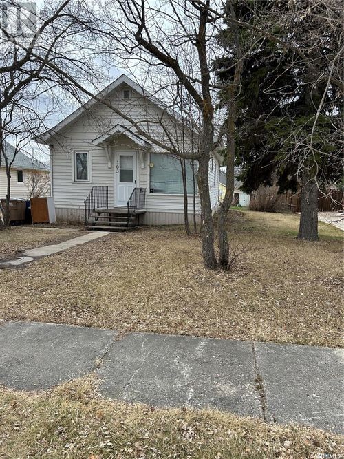 103 3rd Ave, Kelvington, SK, S0A4J0 | Card Image