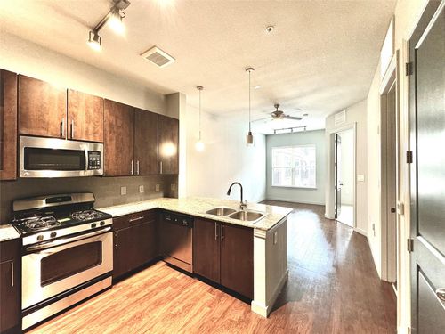 545-2525 Mccue St Road, Houston, TX, 77056 | Card Image