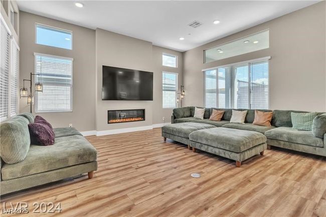 10301 Fairview Ridge Ct, House other with 4 bedrooms, 3 bathrooms and null parking in Las Vegas NV | Image 5