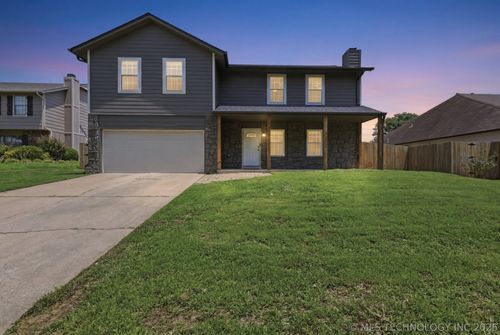 4901 Narcissus Ave, Broken Arrow, OK, 74011-4218 | Card Image