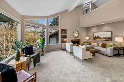 apt-206-2626 4th Ave N, Seattle, WA, 98109-1949 | Card Image