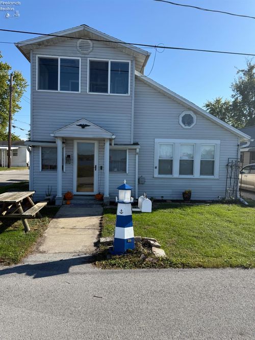 2939 County Road 206, Fremont, OH, 43420-9444 | Card Image