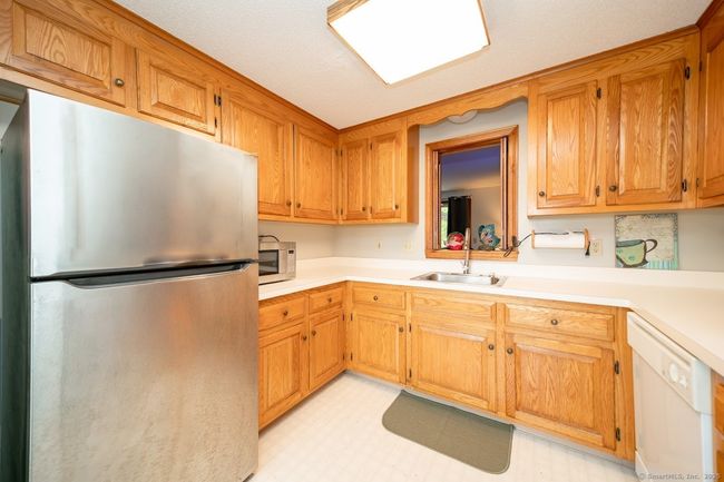 APT-37 - 46 Edgewood St, Condo with 2 bedrooms, 3 bathrooms and 2 parking in Stafford Springs CT | Image 5