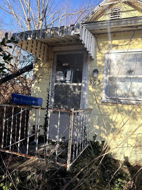 365 S 2nd St, Livingston, IL, 62058-1038 | Card Image