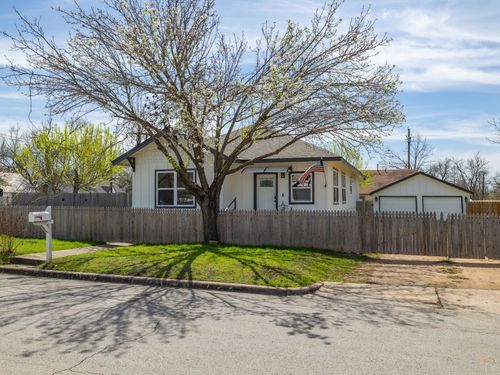 1401 W 7th St, Taylor, TX, 76574-2522 | Card Image