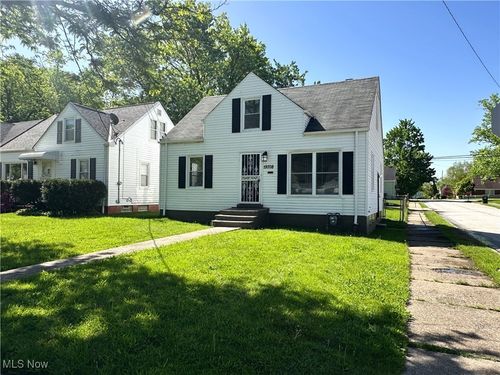 19708 Sunset Dr, Warrensville Heights, OH, 44122-6662 | Card Image