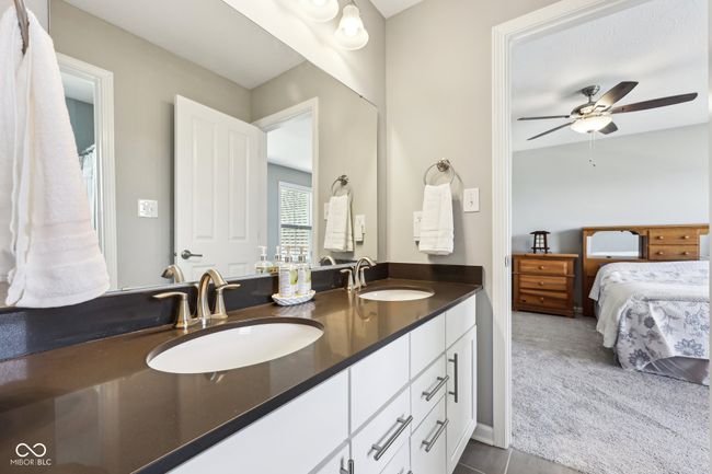 Jack n Jill full bath between bedroom #3 & bedroom #4. | Image 46