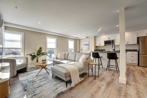 b-621 Islington St, Portsmouth, NH, 03801-7239 | Card Image