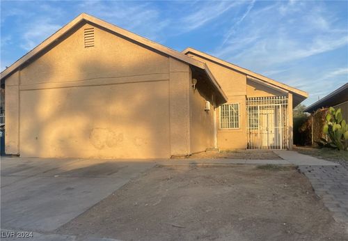 857 Shrubbery Ln, Las Vegas, NV, 89110-2138 | Card Image