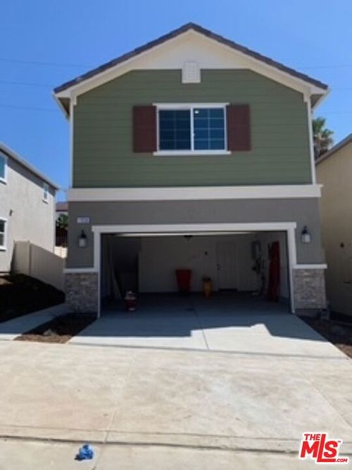 11656 N Hilltop Ln, Sylmar, CA, 91342-7327 | Card Image