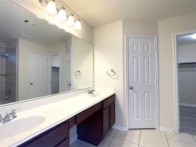Master Bathroom | Image 21